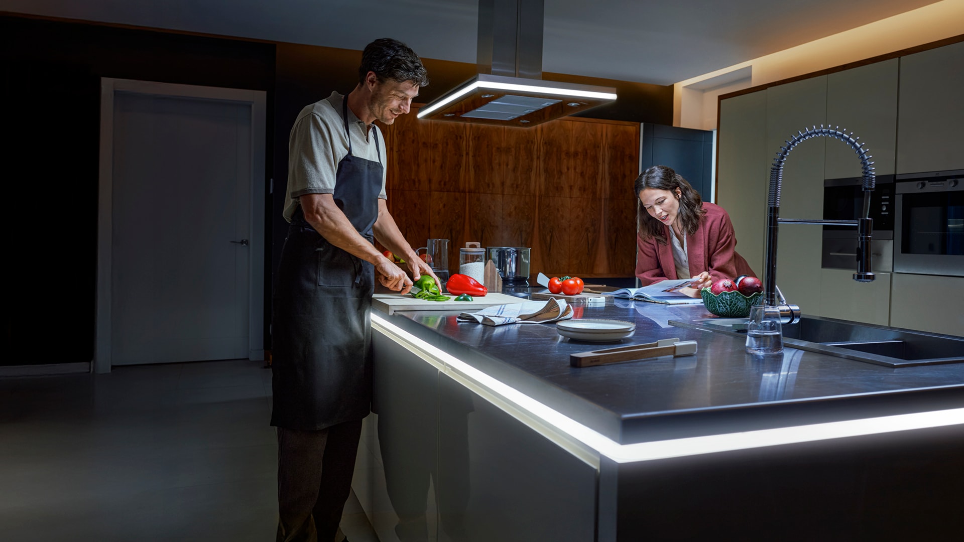 Philips HUE OmniGlow 25 philips hue omniglow strip light