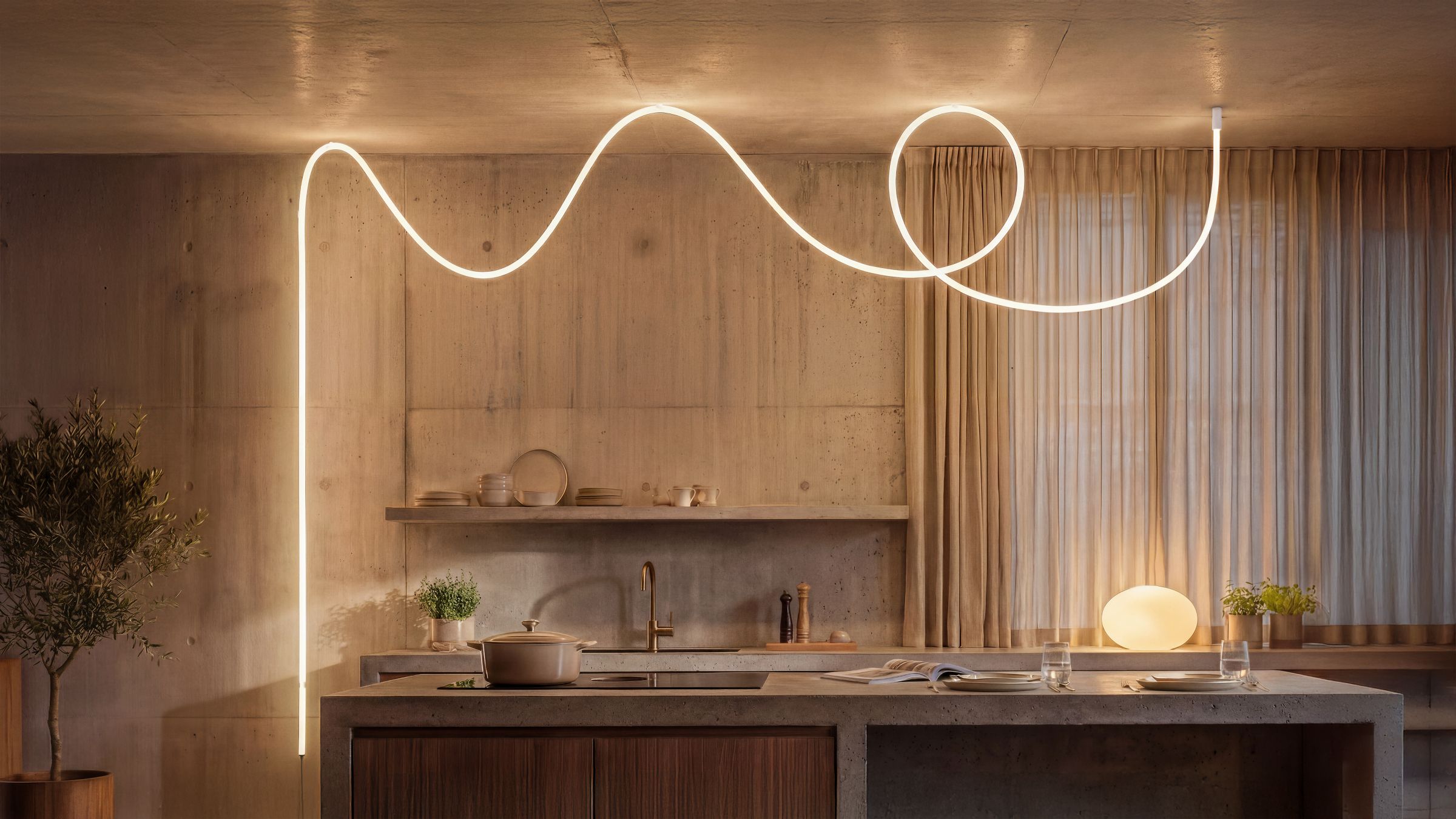 Philips Hue Liane 360° rope light 47 HUE Liane 360 rope light NonWeight architectural shapes Image PUP 16x9 1