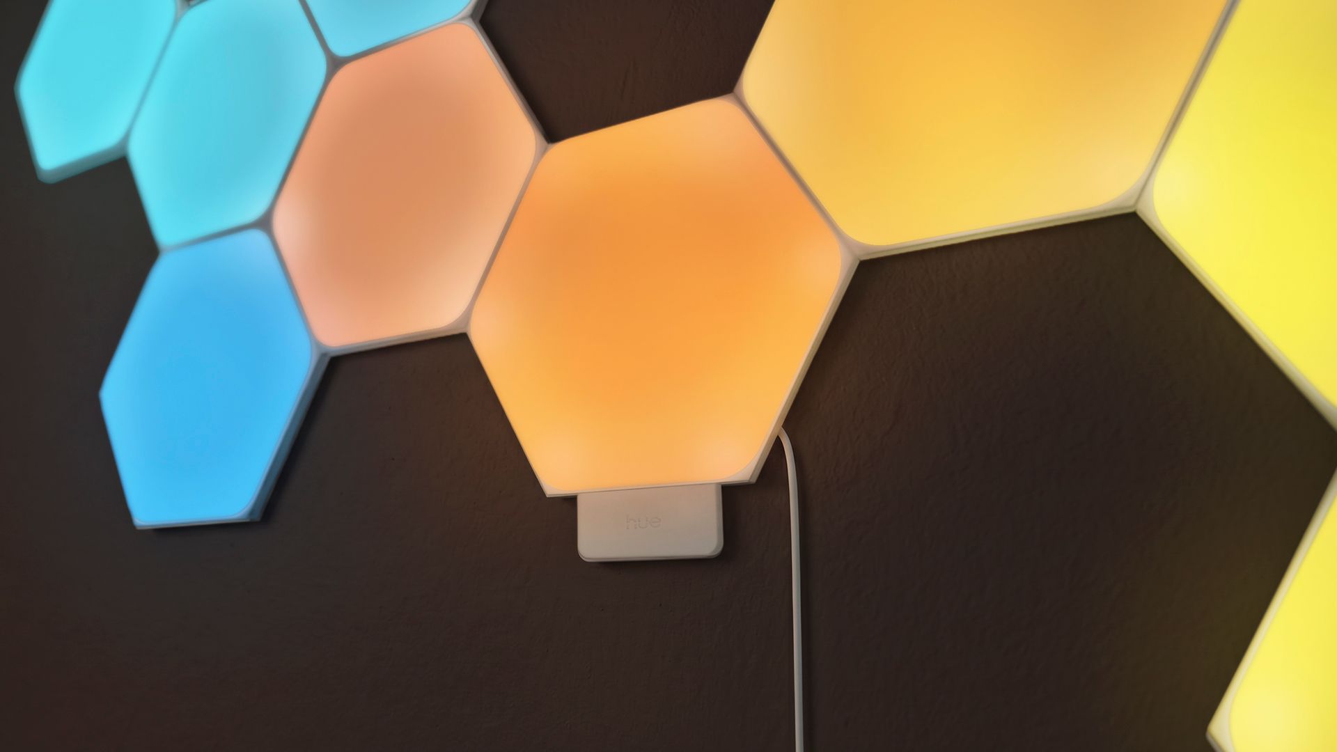 Philips Hue wall light module 13 Hue Nanoleaf Image Livingroom 1 16x9 PUP 2 1