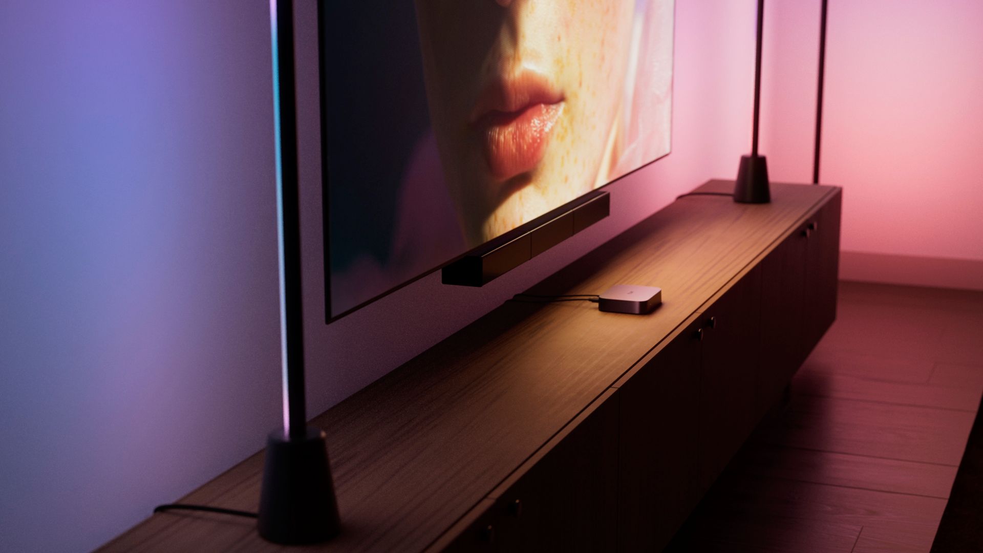 Philips HUE Play HDMI sync box 4K 22 Hue Play HDMI sync box 4K Focused Benefit 06 Integration entertainment setup PUP 16x9 1