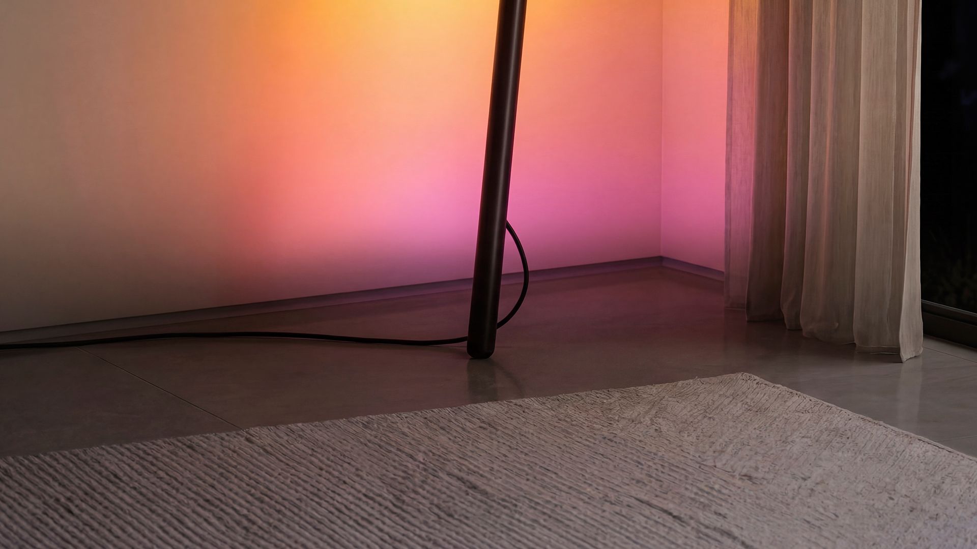 Philips HUE Signe gradient pole 16 Hue Signe Pole Image Product Feature Images 5 16x9 PUP 15